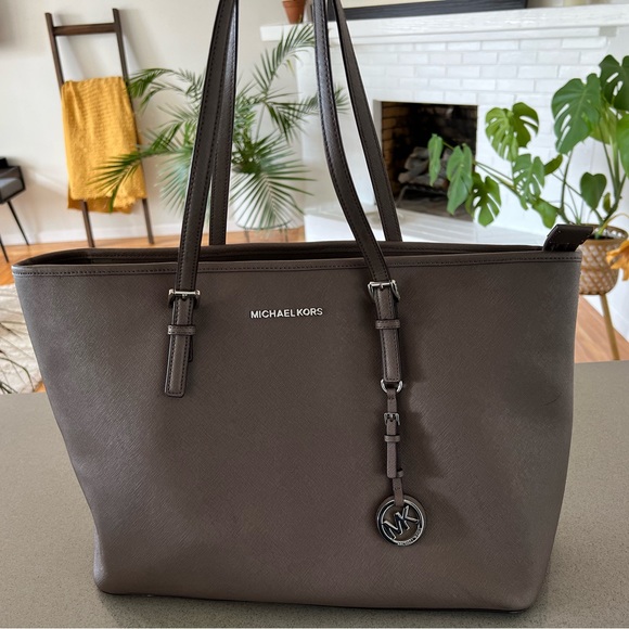 Michael Kors Handbag - Picture 2 of 6